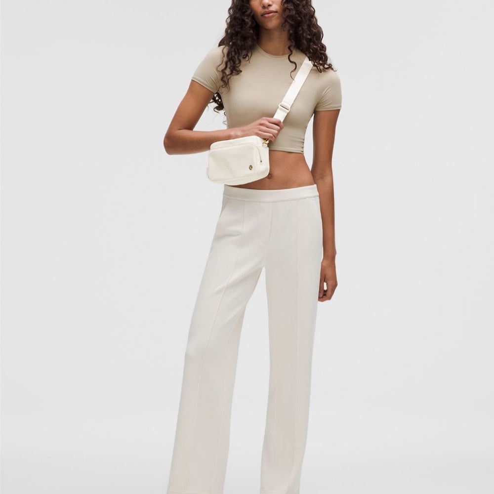 New with tag lululemon everywhere crossbody large metal hardware 3L ivory/ gold